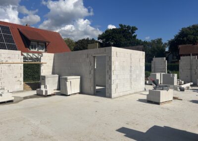 Zwei Mehrfamilienhäuser mit je vier Wohneinheiten